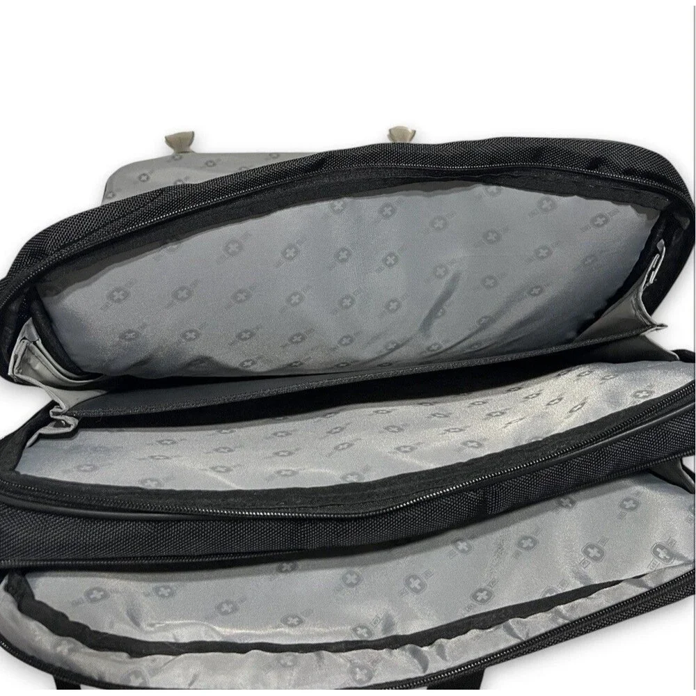 SwissGear By Wenger Saturn 17” Laptop Messenger Bag Gray Black Rugged Pockets
